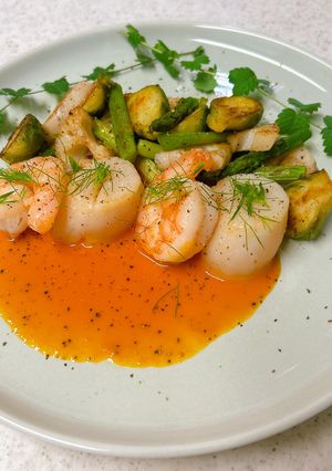 オマール海老のソースでホタテとエビと野菜-レシピのメイン写真