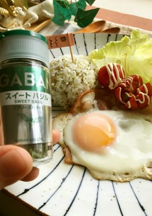 バジルライス！半熟目玉焼き添え-レシピのメイン写真