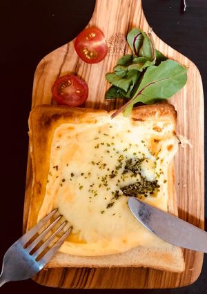 チーズONドテマヨトースト♪-レシピのメイン写真
