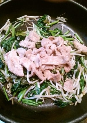 豚小間もやしほうれん草の炒め物-レシピのメイン写真