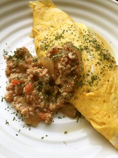 鶏そぼろ入りオムレツ☆そぼろソース添え-レシピのメイン写真