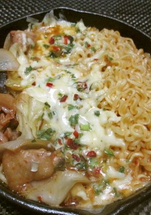おひとりさまの辛ラーメンチーズダッカルビ-レシピのメイン写真
