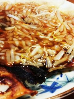 簡単アレンジ☆もやしの甘酢あんかけ餃子-レシピのメイン写真