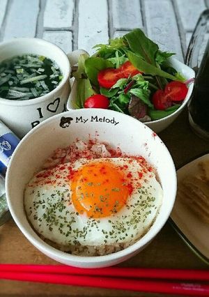 コンビーフごはん目玉焼きのっけ丼-レシピのメイン写真