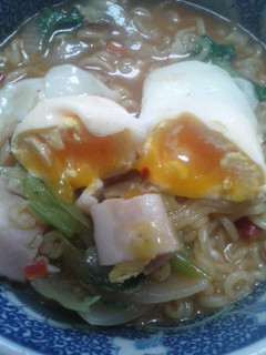 とろ~り半熟卵のせ辛ラーメン-レシピのメイン写真