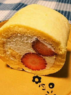 ふんわりしっとり♪苺のロールケーキ-レシピのメイン写真