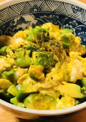 プチ丼●醤油と合うアボカドの玉子とじ丼-レシピのメイン写真