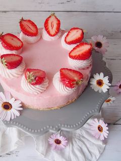 簡単!かわいい!いちごのレアチーズケーキ-レシピのメイン写真