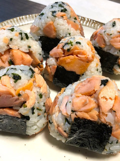 鮭がゴロゴロおにぎり☆-レシピのメイン写真