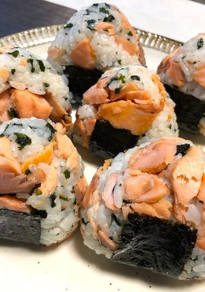 鮭がゴロゴロおにぎり☆-レシピのメイン写真