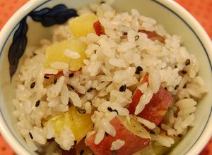 ゴマ香る☆サツマイモの黒胡麻ご飯-レシピのメイン写真