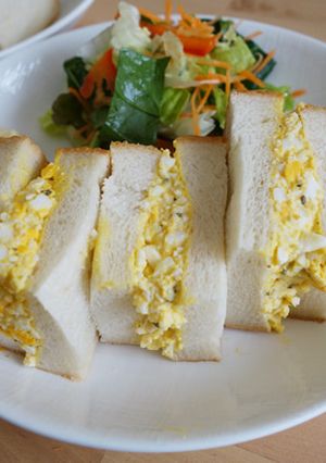 民泊飯 コンビニ材料で超ふわたまごサンド-レシピのメイン写真