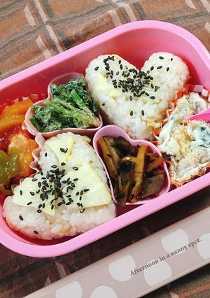 たけのこご飯でハートのおにぎり弁当-レシピのメイン写真