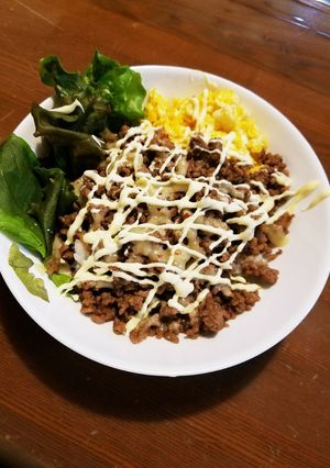 ピリ辛そぼろ丼~なんでものせ~-レシピのメイン写真
