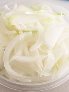 カンタン酢に漬けるだけ!新玉ねぎのマリネ-レシピのメイン写真
