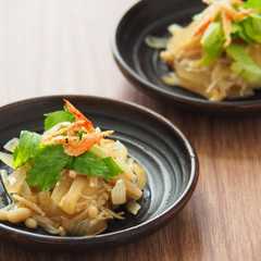 A picture of 玉ねぎとえのき茸の煮浸し.