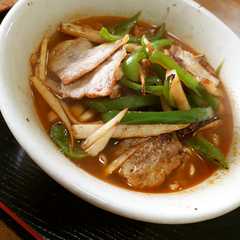 A picture of シャキシャキ野菜炒めのせ辛ラーメン.