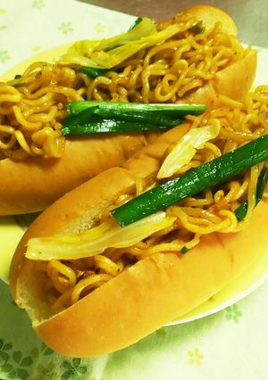 辛ラーメンde焼きそばパン-レシピのメイン写真
