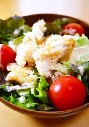 冷凍保存で楽々！鶏むね肉の塩唐揚げサラダ-レシピのメイン写真