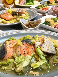 春キャベツと鮭のバター香るワイン蒸し-レシピのメイン写真