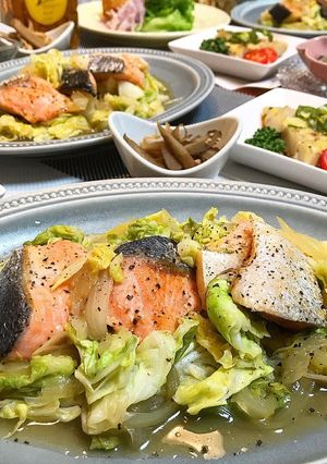 春キャベツと鮭のバター香るワイン蒸し-レシピのメイン写真