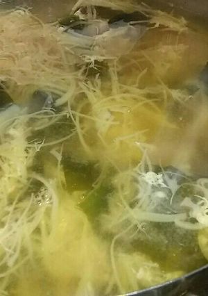 タケノコの皮とワカメと卵の味噌汁-レシピのメイン写真
