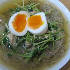 รูปของ 半熟卵でぷるる冷麺