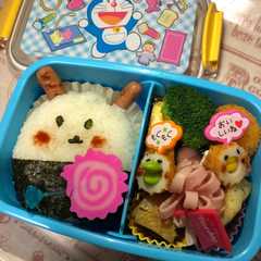 รูปของ ポークビッツでうさぎおにぎり