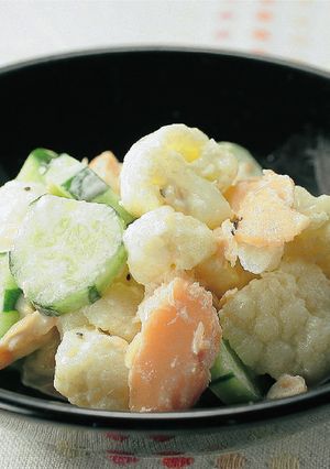 カリフラワーと鮭フレークのサラダ-レシピのメイン写真