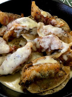 市販餃子アレンジ チーズソースかけ-レシピのメイン写真