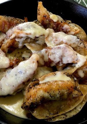 市販餃子アレンジ チーズソースかけ-レシピのメイン写真