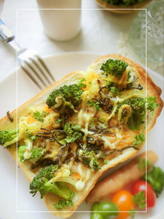 ブロ×新玉の塩昆布カレートースト-レシピのメイン写真