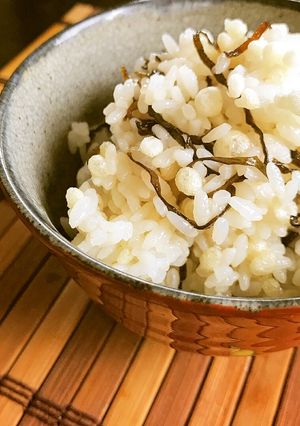 簡単！節約◎塩昆布と天かすの混ぜご飯-レシピのメイン写真