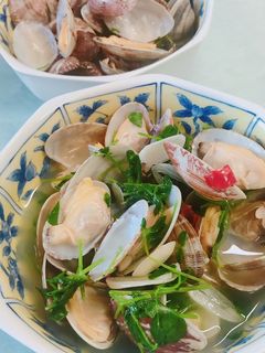 簡単!あさりと豆苗の白ワイン蒸し-レシピのメイン写真