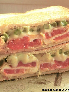 アスパラとトマトオムレツのチーズサンド-レシピのメイン写真