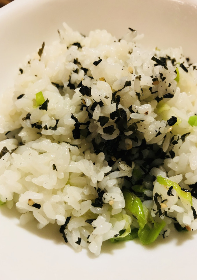ネギ＆わかめふりかけの炒めごはん-レシピのメイン写真