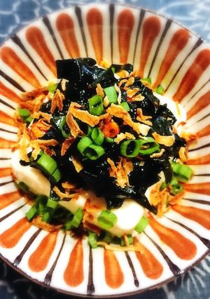 簡単♪ラー油ワカメ冷奴-レシピのメイン写真