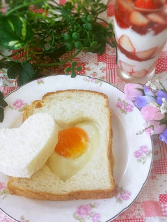 可愛い朝食♥目玉焼きトースト-レシピのメイン写真