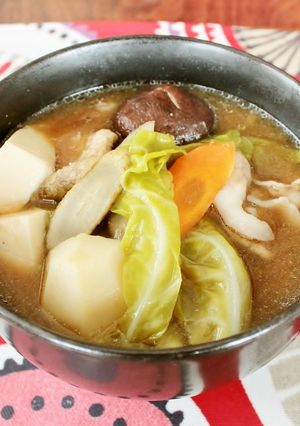 レンジで簡単！春キャベツの具だくさん豚汁-レシピのメイン写真