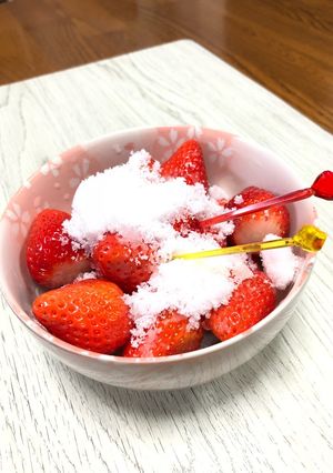 苺に砂糖←私の苺の食べ方 ^ ^-レシピのメイン写真