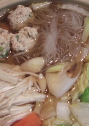 鶏ごまだんごと春雨の中華風鍋-レシピのメイン写真