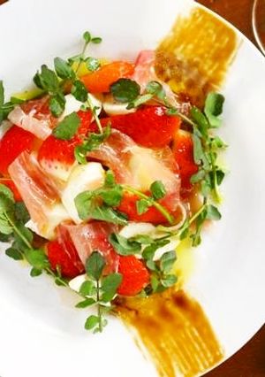 苺とモッツァレラ、生ハムの前菜-レシピのメイン写真