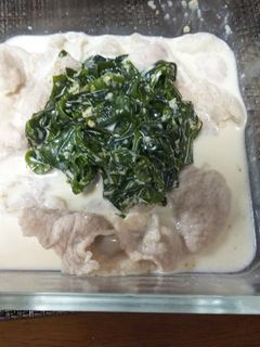 簡単・豚シャブとワカメの胡麻ドレ和え-レシピのメイン写真
