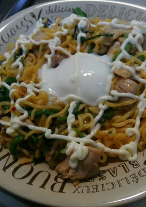 辛ラーメンで温玉マヨ焼きそば-レシピのメイン写真