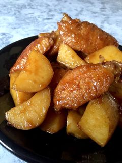 簡単♪新じゃがと手羽先の照り煮♪-レシピのメイン写真