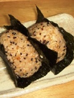 ごまたっぷりしょうゆかつおむすび-レシピのメイン写真