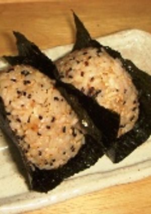 ごまたっぷりしょうゆかつおむすび-レシピのメイン写真