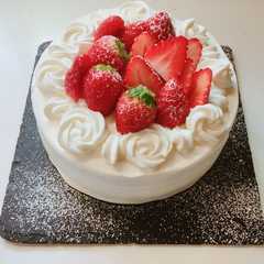 รูปของ 基本のスポンジでショートケーキ