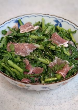 生で食べる！春菊と生ハムのサラダ-レシピのメイン写真