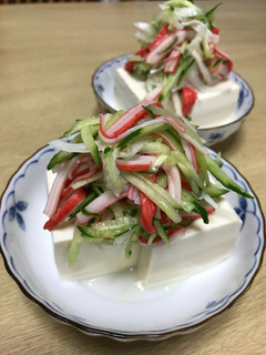 新たまねぎ&きゅうり&カニカマのせ冷奴-レシピのメイン写真